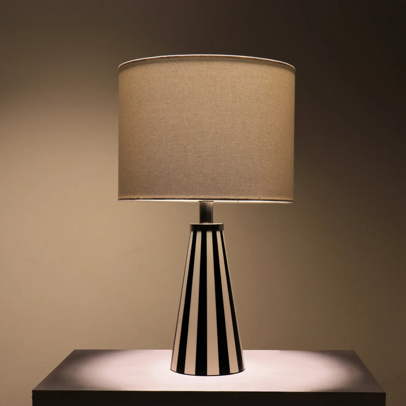 Cleo Resin Table Lamp